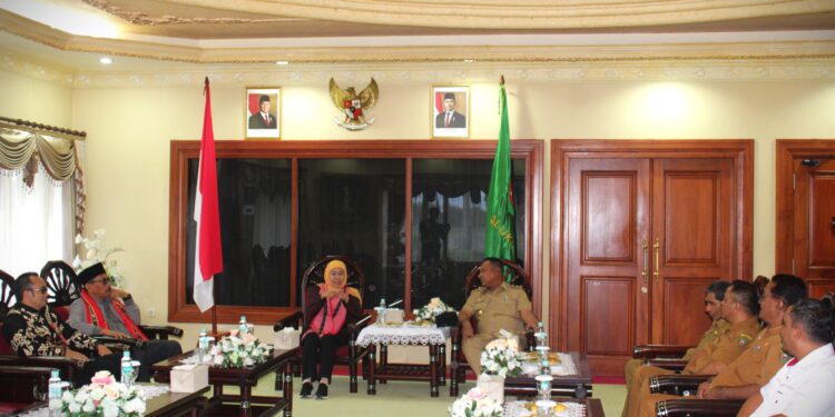 Gubernur Jawa Timur Kofifah Bawa Rombongan Sukseskan Misi Dagang di Maluku