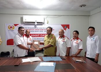 Bodewin Wattimena Ambil Formulir Pendaftaran Bacalon Ketum KONI