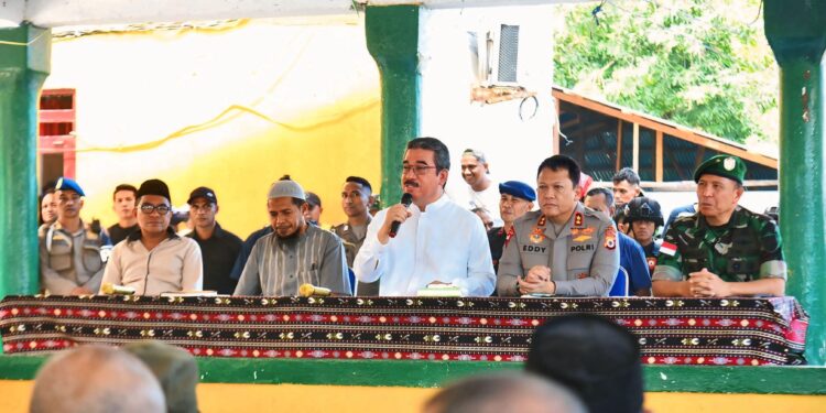 Kapolda Maluku Bersama Gubernur Maluku dan Pangdam XV/Pattimura Ambil Langkah Kongkrit dan Strategis kejadian di Tulehu – Tial