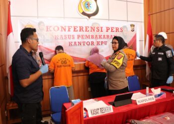 Polres Buru Berhasil Ungkap Dalang dan Pelaku Pembakaran Kantor KPU, Ini Motifnya!