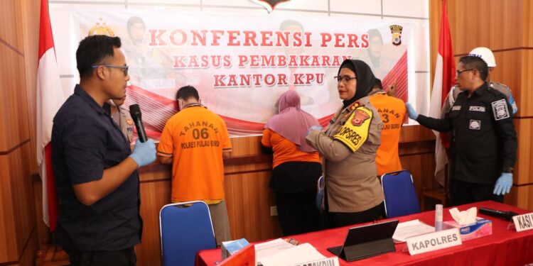 Polres Buru Berhasil Ungkap Dalang dan Pelaku Pembakaran Kantor KPU, Ini Motifnya!