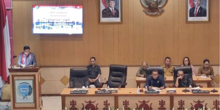 Walikota Ambon Sampaikan LKPJ Akhir Tahun 2024 di DPRD