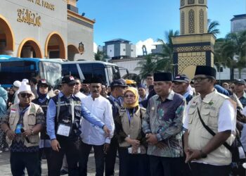Walikota Ambon Lepas 321 Calon Haji, Berangkat ke Mekkah 16 Mei 2025