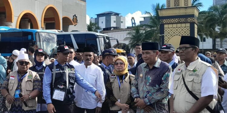 Walikota Ambon Lepas 321 Calon Haji, Berangkat ke Mekkah 16 Mei 2025