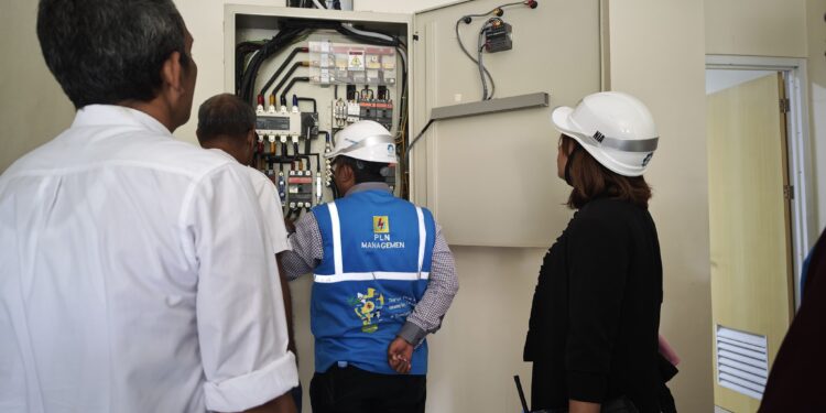 PLN UP3 Ambon Resmikan Perubahan Daya di Laboratorium Kesehatan Provinsi