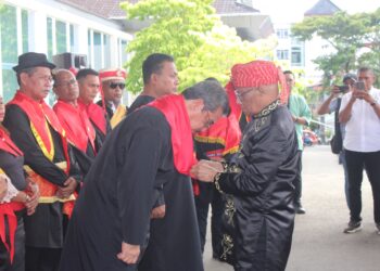Gubernur dan Wakil Gubernur Maluku Dikukuhkan Gelar Adat oleh Majelis Latupati