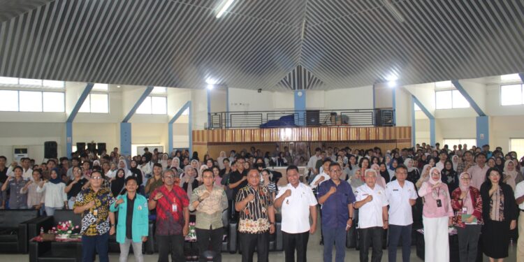 Jadi Narasumber Dalam Seminar Pembangunan Daerah, Wagub Maluku Bahas Integrated Port
