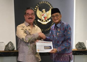 Gubernur Maluku Serahkan Usulan Program Pembangunan Infrastruktur Jalan dan Jembatan Kepada Menteri PU