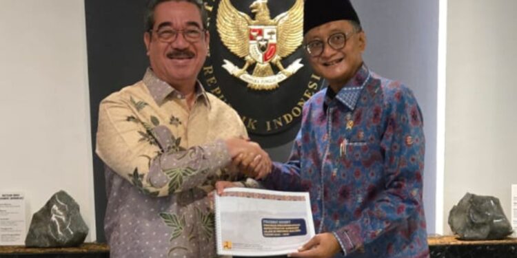 Gubernur Maluku Serahkan Usulan Program Pembangunan Infrastruktur Jalan dan Jembatan Kepada Menteri PU