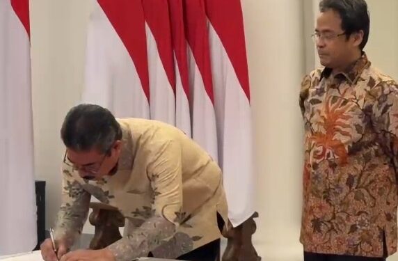 Gubernur Maluku Tandatangani Perjanjian Pemegang Saham KUB Antar Bank Maluku & Bank DKI