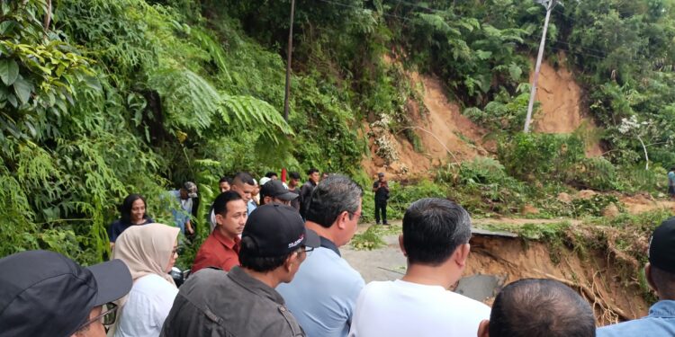 Gubernur Maluku Tinjau Lokasi Bencana di Ambon