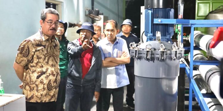 Gubernur Maluku Tinjau Unit Desalinasi Undip Untuk Pasokan Air Tawar di Daerah Terpencil