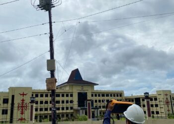 PLN UP3 Ambon Tangguh Hadapi Cuaca Ekstrem