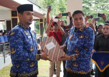 Walikota Ambon Serahkan SK Kepada 914 CPNS: “Jadikan Ambon Rumahmu, Mengabdi Penuh Loyalitas”