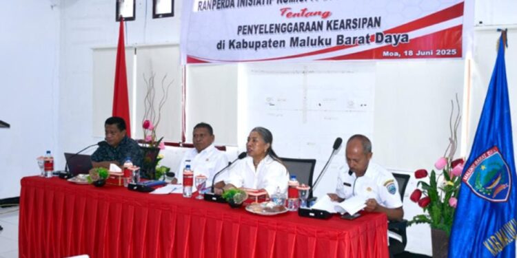 Komisi IV DPRD Maluku Uji Publik Ranperda Kearsipan di MBD