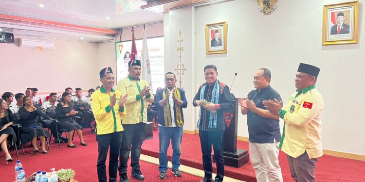 Walikota Ambon Lantik Pengurus Pemuda Katolik, Ajak Kolaborasi Bangun Kota