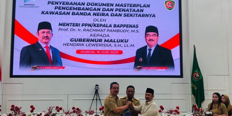Menteri PPN Serahkan Masterplan Banda Neira Kepada Gubernur Maluku