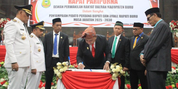 Wagub Maluku Hadiri Pidato Perdana Bupati Buru, Ajak Semua Pihak Bersatu Dukung Kepemimpinan Baru