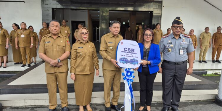 Bank Maluku dan Kemenkum Serahkan Bantuan Kepada Pemkot Ambon: CSR Mobil dan Sertifikat HAKI
