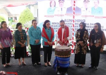 Staf Ahli Menteri Bidang Hukum Kelembagaan BKKBN Lauching Sekolah Lansia ke-2 di Ambon