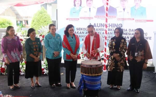 Staf Ahli Menteri Bidang Hukum Kelembagaan BKKBN Lauching Sekolah Lansia ke-2 di Ambon
