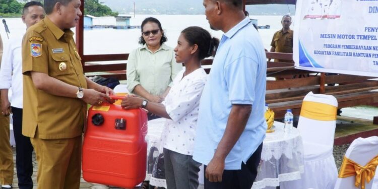 12 KUB Nelayan di Ambon Terima Bantuan Alat Tangkap Ikan