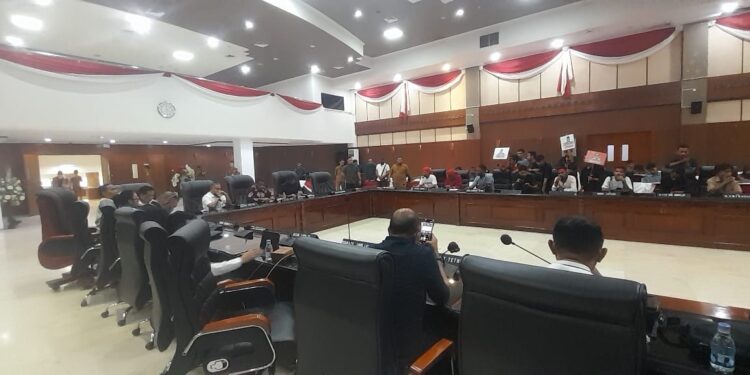 Ketua DPRD Maluku Nyatakan Sikap Tolak PT Batu Licin di Pulau Kei Besar