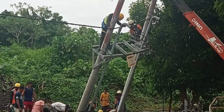 PLN ULP Soasiu Gerak Cepat Pulihkan Gangguan Listrik Akibat Cuaca Ekstrem di Tidore