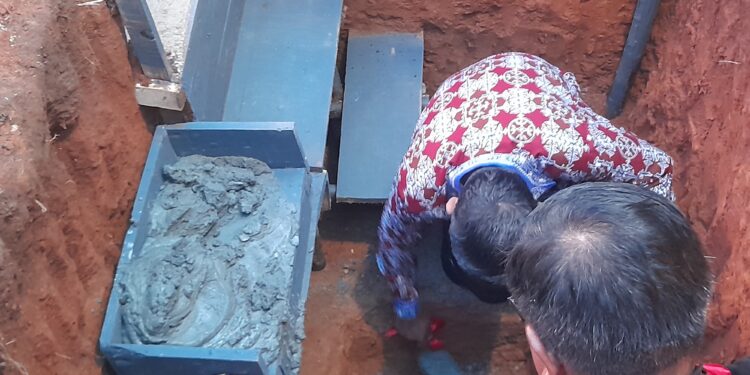 Walikota Ambon Letakkan Batu Penjuru Gedung Pembinaan Umat Jemaat Halong Anugerah