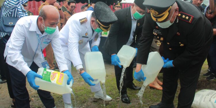 Ikut Musnahkan Ribuan Liter Sopi, Walikota Ambon: Sopi Jadi Pemicu Sumber Kriminalitas
