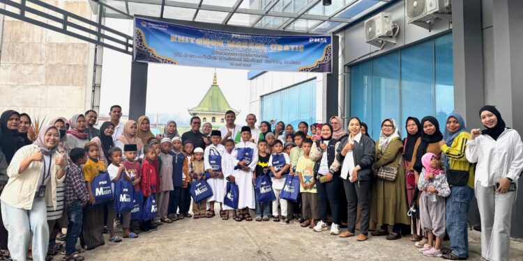 PNM dan Baitulmaal Madani Berbagi Kebahagiaan Lewat Khitanan Massal di Ambon