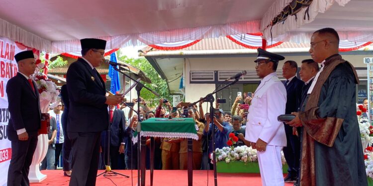Mezaak M. Silooy Dilantik Sebagai Raja Negeri Amahusu Periode 2025–2033