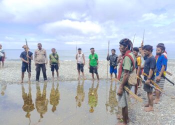 Personel Polsek Waesama dan Warga Berhasil Temukan Korban Meninggal Diterkam Buaya