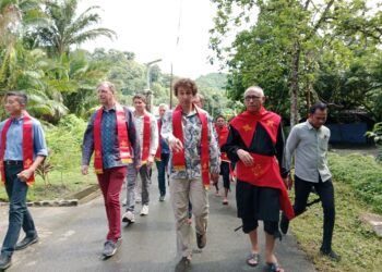 Delegasi Parlemen Belanda Kunjungi Negeri Rutong, Raja: Mereka Tersentuh oleh Ketulusan Masyarakat Adat