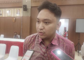 Akmal Soulisa Salurkan Bantuan untuk Korban Banjir Bandang di Ambalau