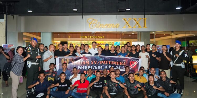 Kasdam XV/Pattimura Saksikan Film Believe Bersama Prajurit dan Masyarakat