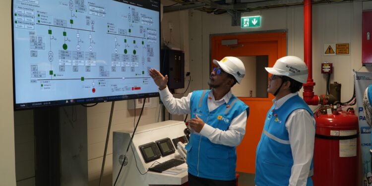 Dewan Komisaris dan Direksi PLN Tinjau Infrastruktur Kelistrikan di Maluku