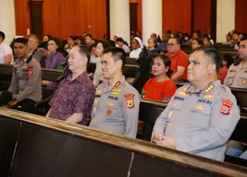 Senyum Kapolda Maluku di Gereja Katedral Amboina: Simbol Kedamaian di Bumi Raja-Raja