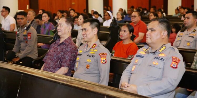 Senyum Kapolda Maluku di Gereja Katedral Amboina: Simbol Kedamaian di Bumi Raja-Raja