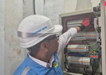 PLN UP3 Masohi Lakukan Penyalaan Listrik di Gedung DPRD Malteng dengan Daya 555 kka