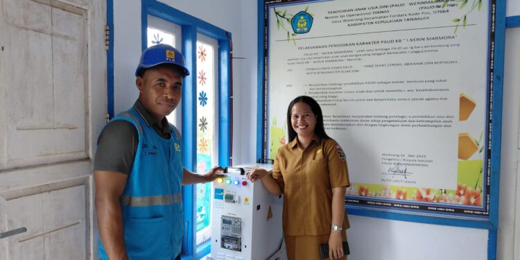 PLN UIW MMU Hadirkan SuperSUN di Desa Masapun demi Masa Depan Anak Negeri