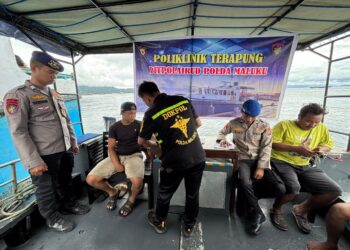 Polda Maluku Gelar Poliklinik Terapung Rikes Masyarakat di Pelabuhan Hurnala Tulehu