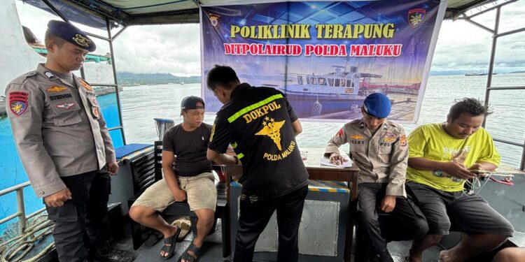 Polda Maluku Gelar Poliklinik Terapung Rikes Masyarakat di Pelabuhan Hurnala Tulehu