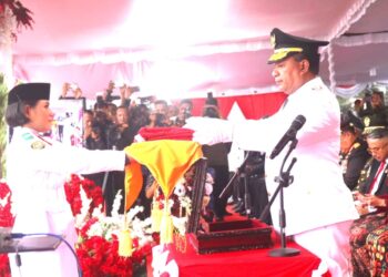 Upacara Penurunan Bendera di Ambon Berlangsung Khidmat di Tengah Hujan Deras