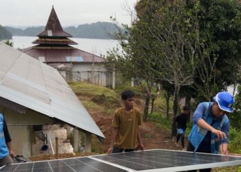 PLN UP3 Sofifi Hadirkan Listrik di SMP Negeri 35 Pulau Kahatola