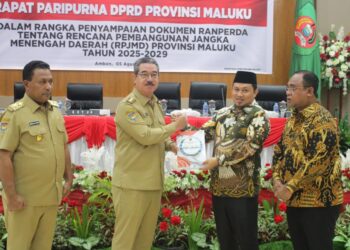 Gubernur Serahkan Ranperda RPJMD Provinsi Maluku Tahun 2025 -2029 ke DPRD
