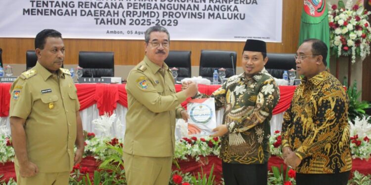 Gubernur Serahkan Ranperda RPJMD Provinsi Maluku Tahun 2025 -2029 ke DPRD