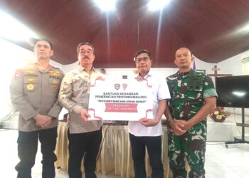 Gubernur Serahkan Bantuan 1 Miliar Untuk Recovery Rumah di Hunuth, Walikota Ambon: Terima kasih