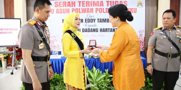 Sertijab Ibu Asuh Polwan Polda, Kapolda Maluku Tekankan Hal Ini!