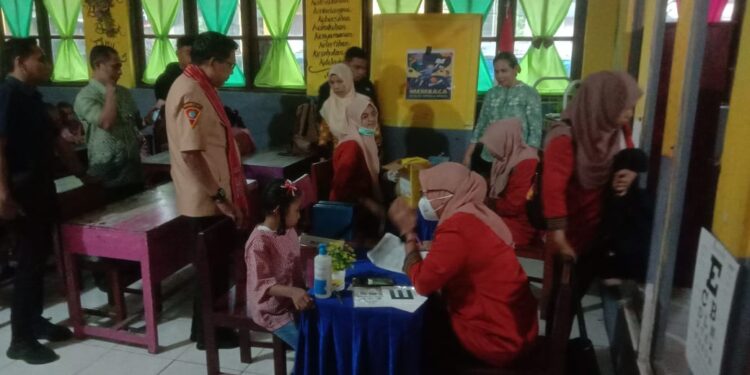 Dukung Asta Cita Presiden RI, Pemkot Ambon Gelar Imunisasi dan Rikes Gratis di Sekolah